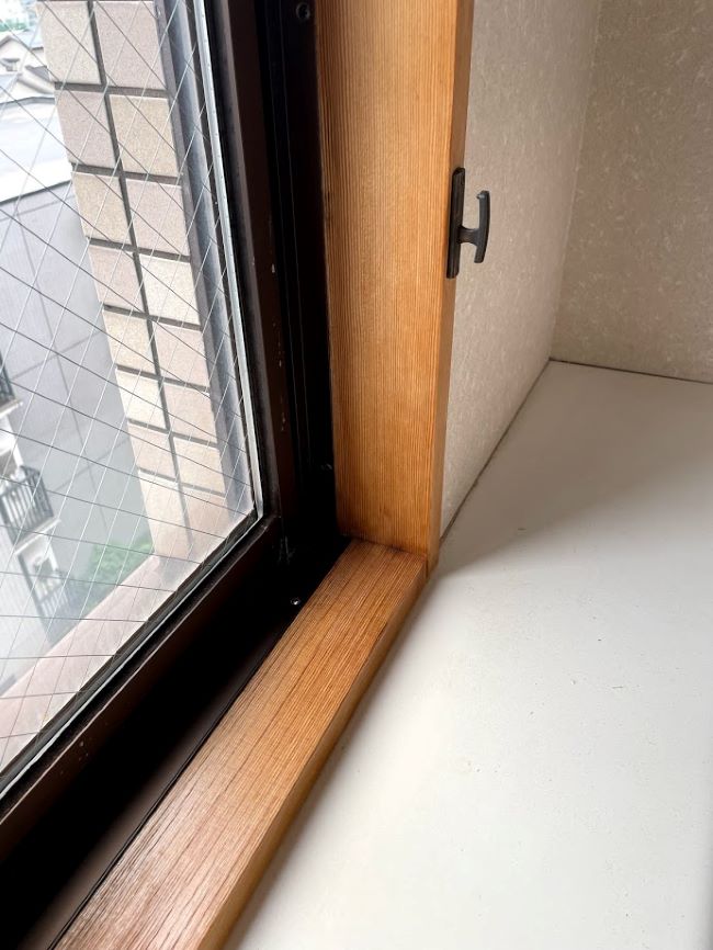 白木窓枠カビ 染み除去補修 福井市 トータルリペアobata